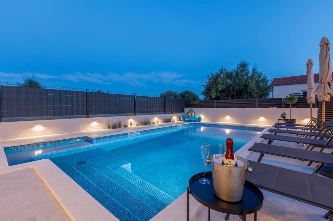 Luxury Villa Diana With Heated Pool And Jacuzzi Dograde المظهر الخارجي الصورة